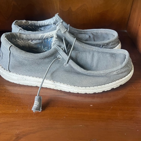 HEYDUDE men’s size 10 lightweight slip on shoe very good condition gray - Picture 4 of 7